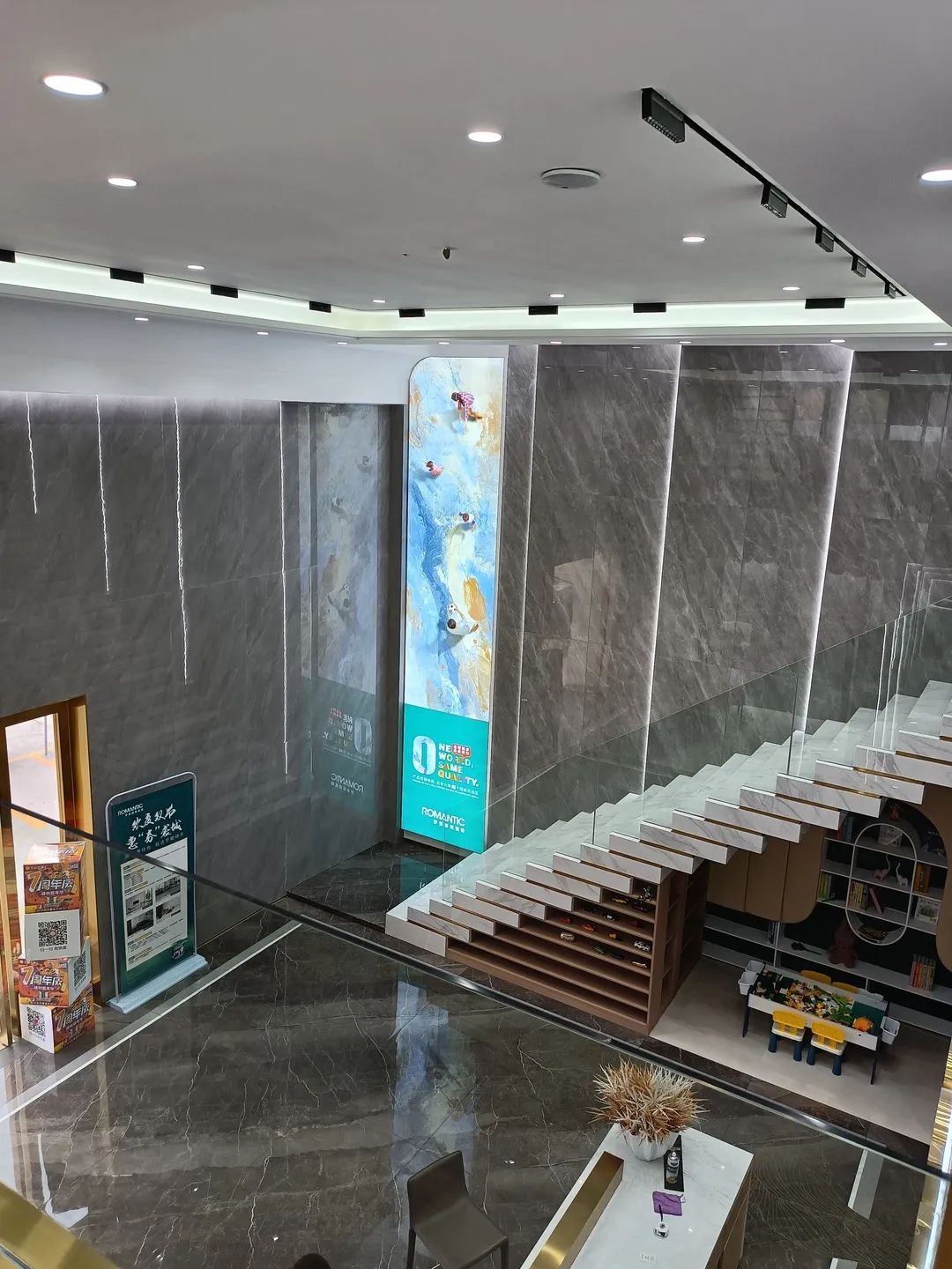 ROMANTIC云南文山旗舰店店，420㎡空间美学与实用性的探索
